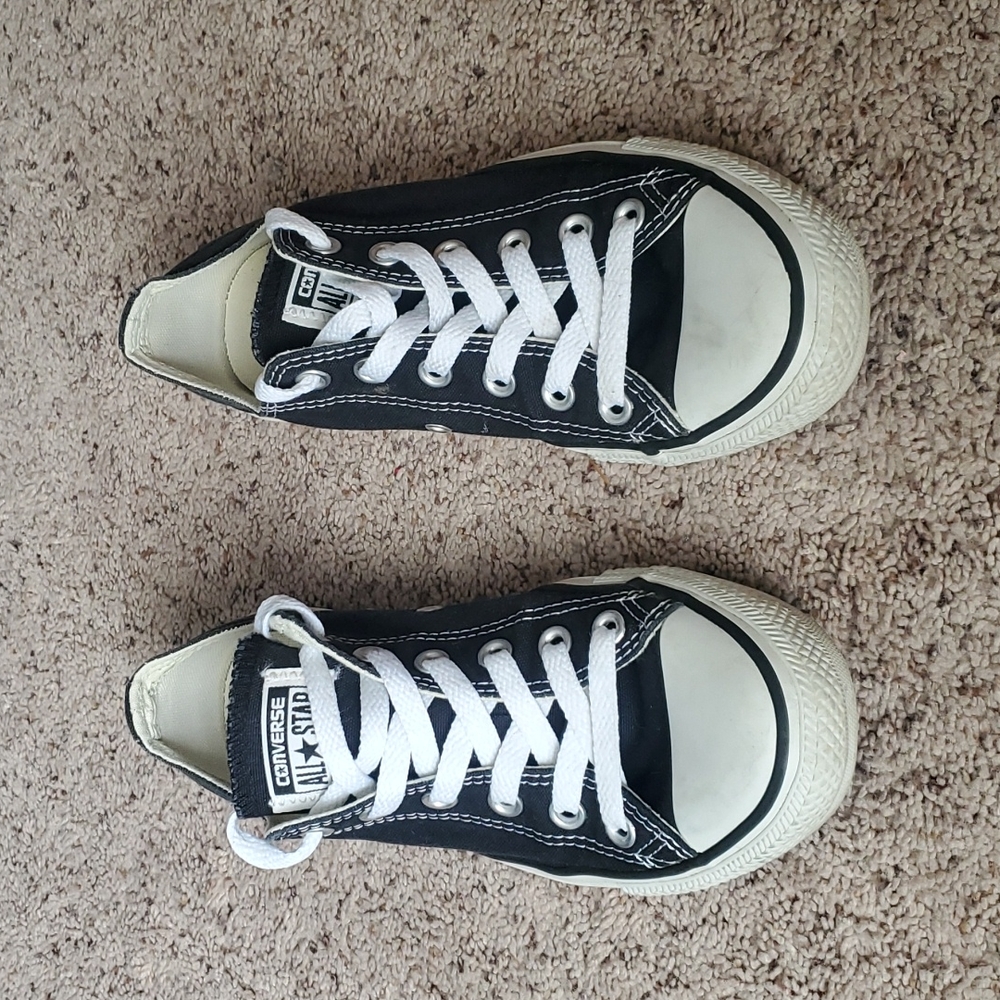 Converse Chuck Taylor's women's 8 men's 6